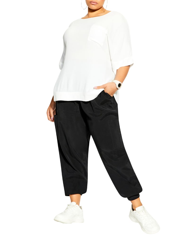 Front of a model wearing a size S Michelle Easy Weekend Top in Ivory by City Chic. | dia_product_style_image_id:288608